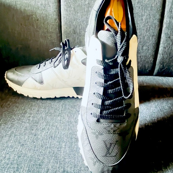 Men’s 91/2 Louis Vuitton sneakers- gently worn once - Picture 2 of 11